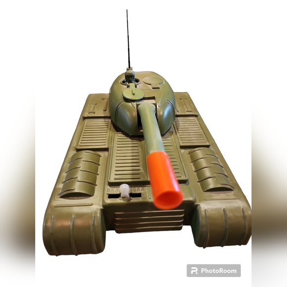 Vintage Battery Operated Battle Tank - Picture 4 of 6